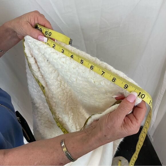 Urban Outfitters OU Home White Throw Soft Sherpa Fleece Blanket 65" x 70" - Picture 9 of 10